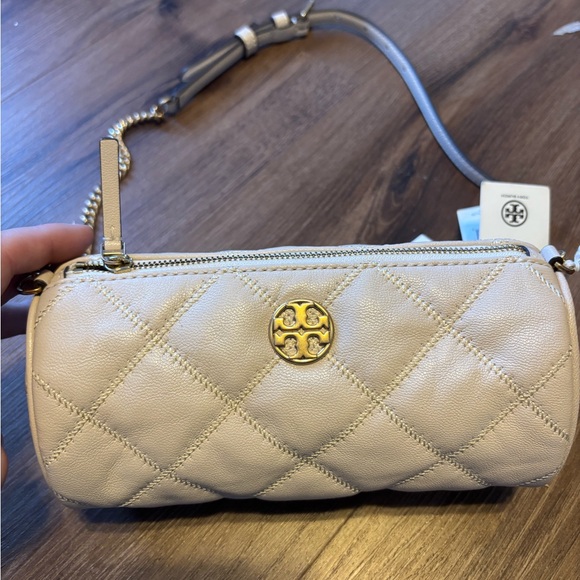 Tory Burch Willa Barrel Bag - Picture 1 of 4
